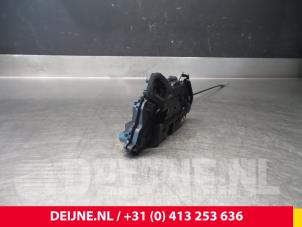 Gebruikte Deurslot Mechaniek 2Deurs links Volkswagen Crafter (SY) 2.0 TDI Prijs € 36,30 Inclusief btw aangeboden door van Deijne Onderdelen Uden B.V.