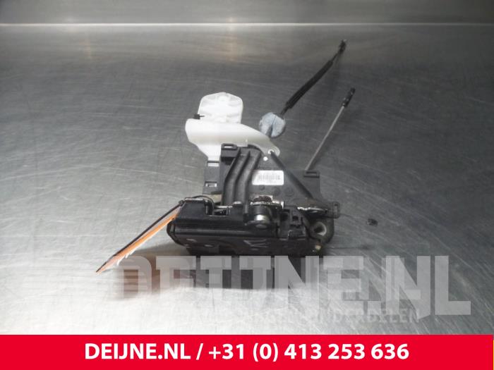 Volkswagen Caddy Door lock mechanism 2-door, left O38037