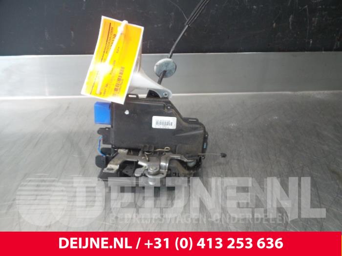 Volkswagen Caddy Door lock mechanism 2-door, left O38040