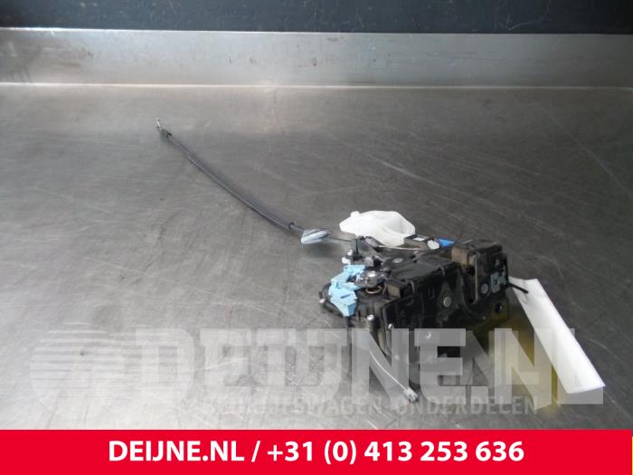Volkswagen Caddy Door lock mechanism 2-door, left O38052