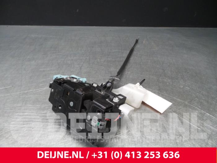 Volkswagen Caddy Deurslot Mechaniek 2Deurs links O38054