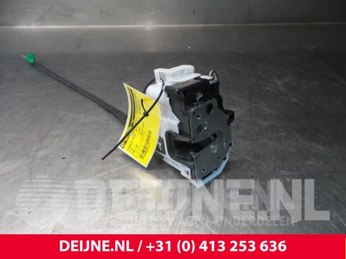 Fiat Qubo Door lock mechanism 2-door, left O38067