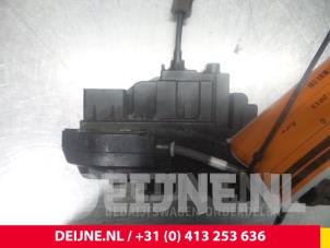 Nissan NV200 Deurslot Mechaniek 2Deurs links O38126 foto 2