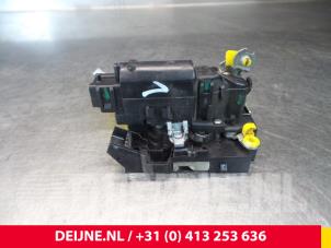 Iveco New Daily Deurslot Mechaniek 2Deurs links O38158 foto 2