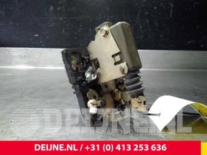 Iveco Daily Deurslot Mechaniek 2Deurs links O38163 foto 2