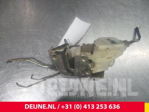 Mitsubishi L400 Deurslot Mechaniek 2Deurs links O38298 foto 2