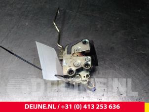 Gebruikte Deurslot Mechaniek 2Deurs links Mitsubishi Canter 3.6 TD Prijs € 42,35 Inclusief btw aangeboden door van Deijne Onderdelen Uden B.V.