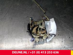 Mitsubishi Canter Türschlossmechanik 2-türig links O38300 foto 2