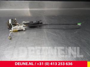Mitsubishi Canter Türschlossmechanik 2-türig links O38303 foto 2