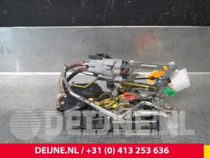 Toyota Hiace Deurslot Mechaniek 2Deurs links O38310 foto 2