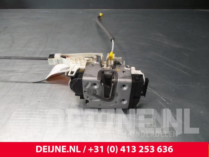 Mercedes Sprinter Türschlossmechanik 2-türig rechts O38439