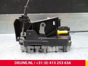 Opel Vivaro Deurslot Mechaniek 2Deurs rechts O38455 foto 2