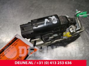 Gebruikte Deurslot Mechaniek 2Deurs rechts Opel Movano 2.5 CDTI Prijs € 48,40 Inclusief btw aangeboden door van Deijne Onderdelen Uden B.V.