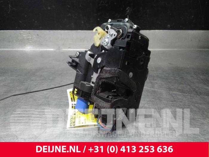 Volkswagen Polo Door lock mechanism 2-door, right O38507