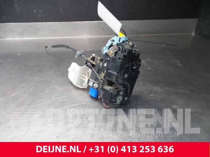 Volkswagen Caddy Deurslot Mechaniek 2Deurs rechts O38560