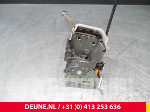 Gebruikte Deurslot Mechaniek 2Deurs rechts Fiat Doblo Cargo (263) 1.3 MJ 16V Euro 4 Prijs € 30,25 Inclusief btw aangeboden door van Deijne Onderdelen Uden B.V.