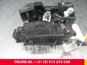 Iveco New Daily Deurslot Mechaniek 2Deurs rechts O38671 foto 2