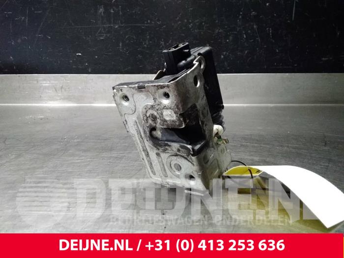 Iveco Daily Door lock mechanism 2-door, right O38681