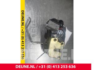 Toyota Hiace Deurslot Mechaniek 2Deurs rechts O38842 foto 2