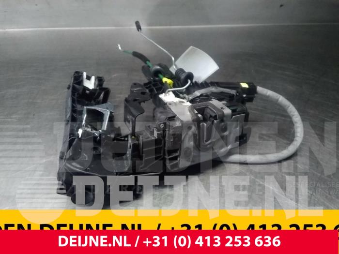 Mercedes C-Klasse Türschlossmechanik 4-türig links vorne O38893