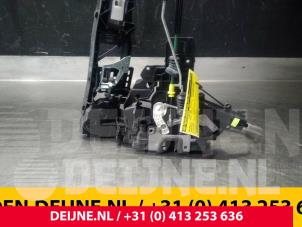 Mercedes C-Klasse Door lock mechanism 4-door, front left O38893 photo 3