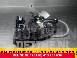 Gebruikte Portierslot Mechaniek 4Deurs links-voor Mercedes C Estate (S205) C-200 2.0 CGI 16V Prijs € 75,00 Margeregeling aangeboden door van Deijne Onderdelen Uden B.V.