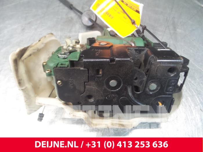 Volkswagen Golf Deurslot Mechaniek 4Deurs links-voor O38931