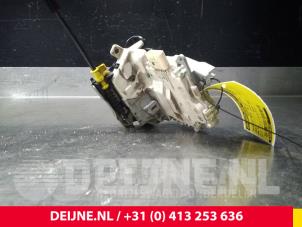 Audi A4 Türschlossmechanik 4-türig links hinten O38999 foto 2