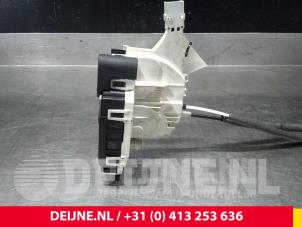 Mercedes Sprinter Deurslot Mechaniek 4Deurs links-achter O39044 foto 3