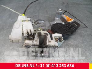 Peugeot 107 Deurslot Mechaniek 4Deurs links-achter O39114 foto 3