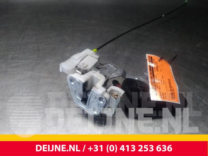 Peugeot 107 Rear door lock mechanism 4-door, left O39116