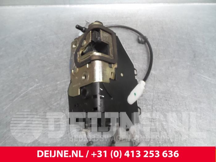 Peugeot 407 Rear door lock mechanism 4-door, left O39119