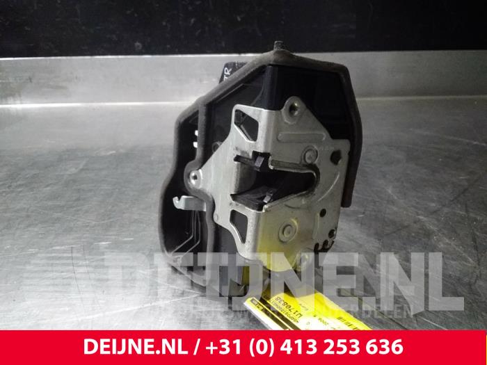 BMW X3 Deurslot Mechaniek 4Deurs rechts-voor O39161