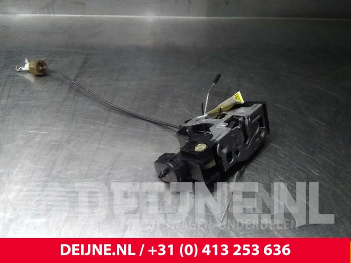 Mercedes A-Klasse Front door lock mechanism 4-door, right O39183