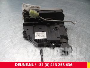 Opel Corsa Deurslot Mechaniek 4Deurs rechts-voor O39193 foto 2