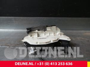 Volkswagen Polo Front door lock mechanism 4-door, right O39217 photo 4