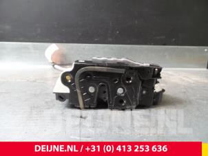 Volkswagen Polo Front door lock mechanism 4-door, right O39217 photo 3
