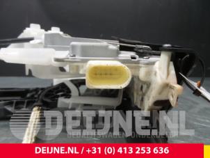 Volkswagen Passat Front door lock mechanism 4-door, right O39243 photo 3