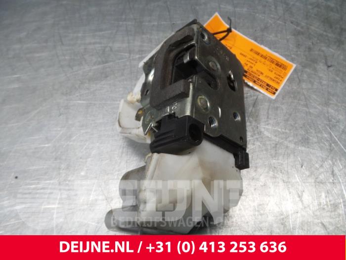 Fiat Punto Front door lock mechanism 4-door, right O39245
