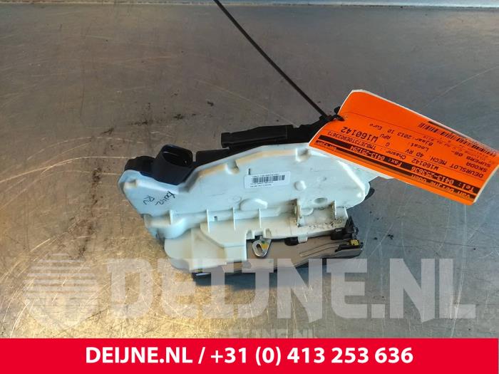 Skoda Superb Front door lock mechanism 4-door, right O39261