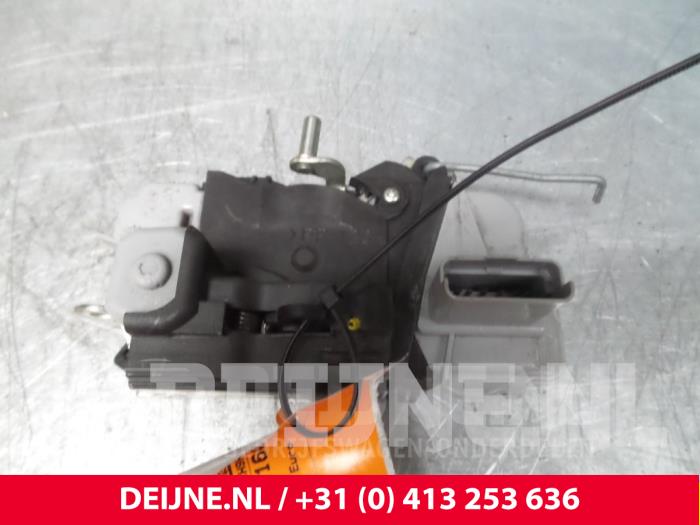 Citroen Xsara Picasso Front door lock mechanism 4-door, right O39270