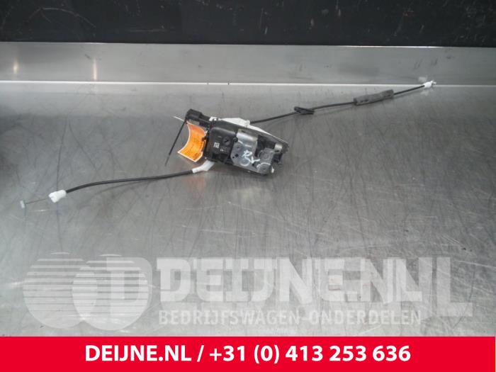 Peugeot 308 Front door lock mechanism 4-door, right O39282