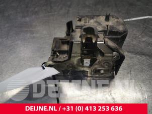 Gebruikte Deurslot Mechaniek 4Deurs rechts-voor Renault Megane (BA/SA) 1.6 16V Prijs € 10,00 Margeregeling aangeboden door van Deijne Onderdelen Uden B.V.