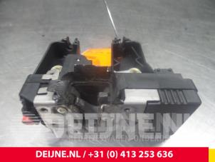 Nissan Primastar Deurslot Mechaniek 4Deurs rechts-achter O39407 foto 2