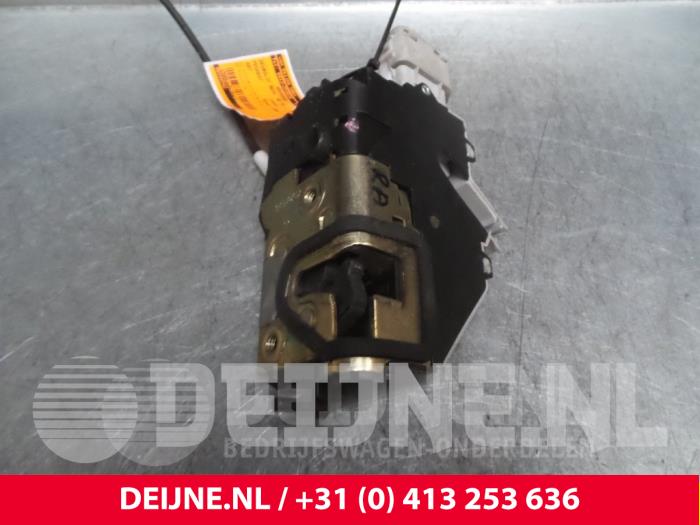 Peugeot 407 Rear door mechanism 4-door, right O39430