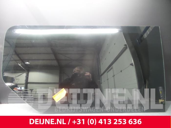 Opel Vivaro Ruit 2Deurs links-achter O40867