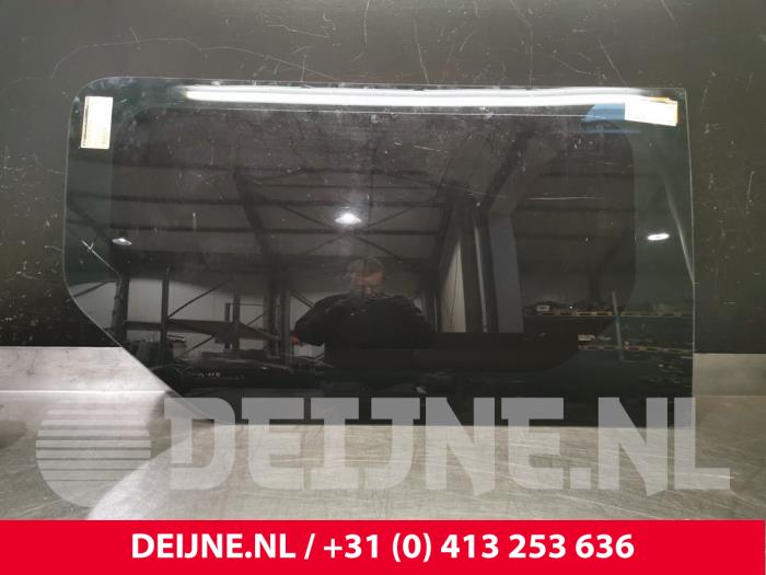 Nissan Primastar Window 2-door, rear left O40870