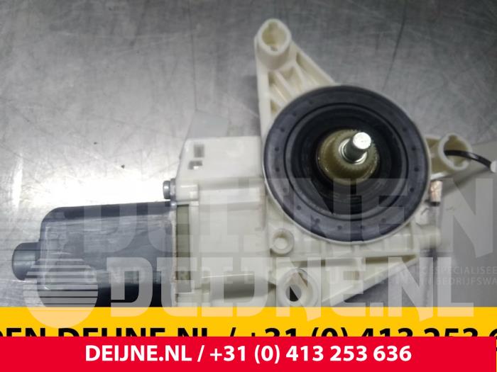 Mercedes Vito Fenstermotor Tür O41366