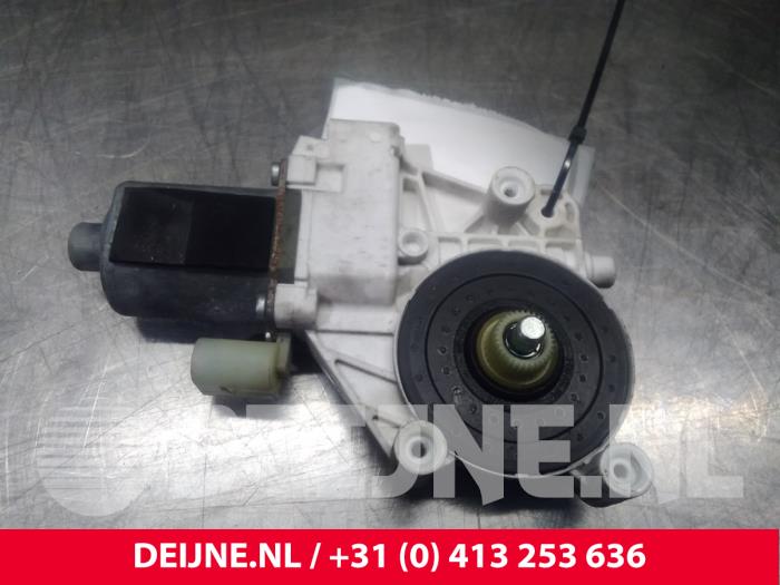 Mercedes Sprinter Fenstermotor Tür O41369