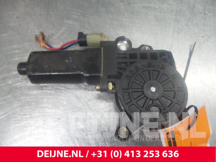 Hyundai H200 Door window motor O41411